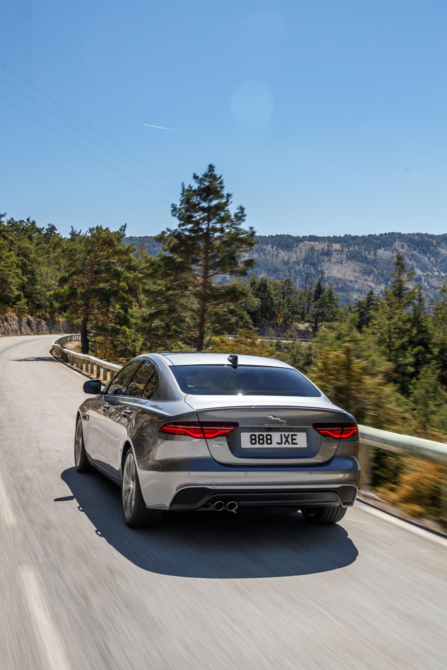  Jaguar XE D180 S 2019 года  (WW) (фото 16 из 18)